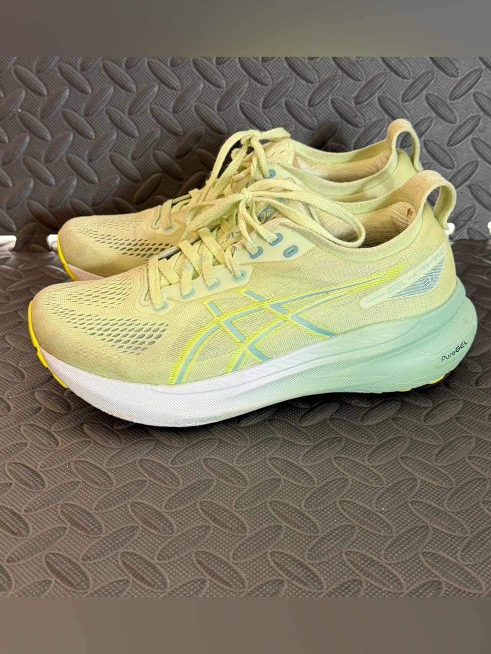 Asics Kayano 31 Running Shoes women Size 7.5 Cool Matcha (bin B12)